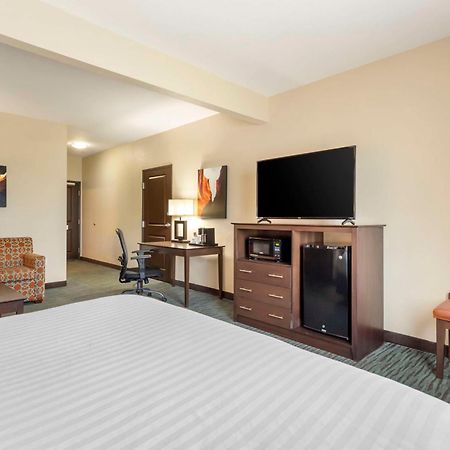 Best Western Plus Longhorn Inn & Suites Luling Esterno foto