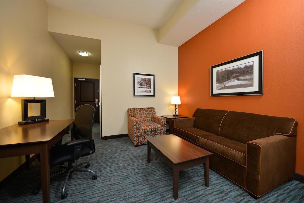 Best Western Plus Longhorn Inn & Suites Luling Esterno foto