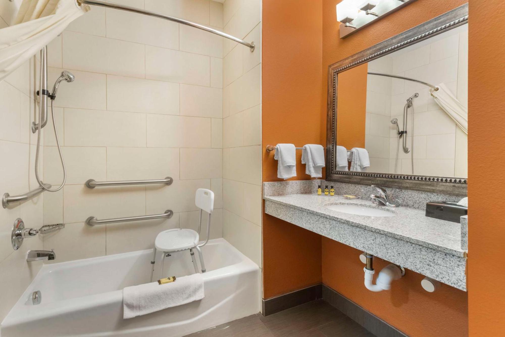 Best Western Plus Longhorn Inn & Suites Luling Esterno foto