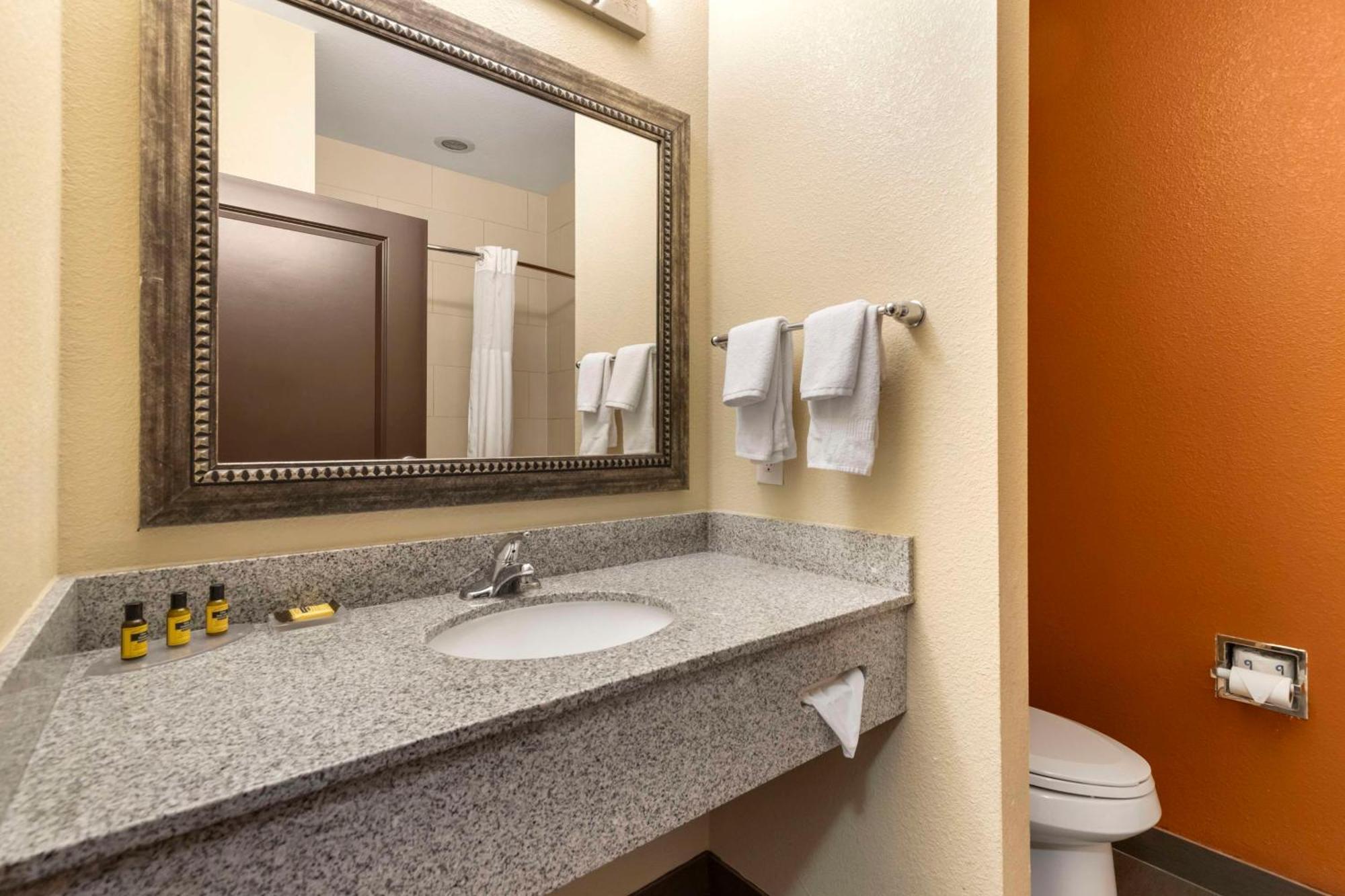 Best Western Plus Longhorn Inn & Suites Luling Esterno foto
