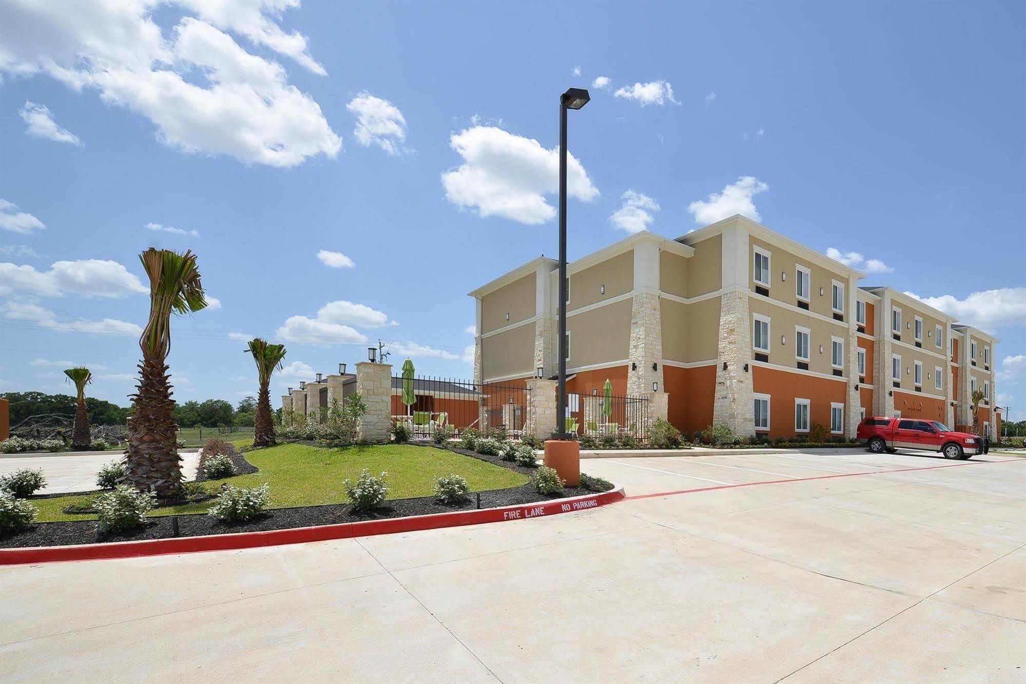 Best Western Plus Longhorn Inn & Suites Luling Esterno foto