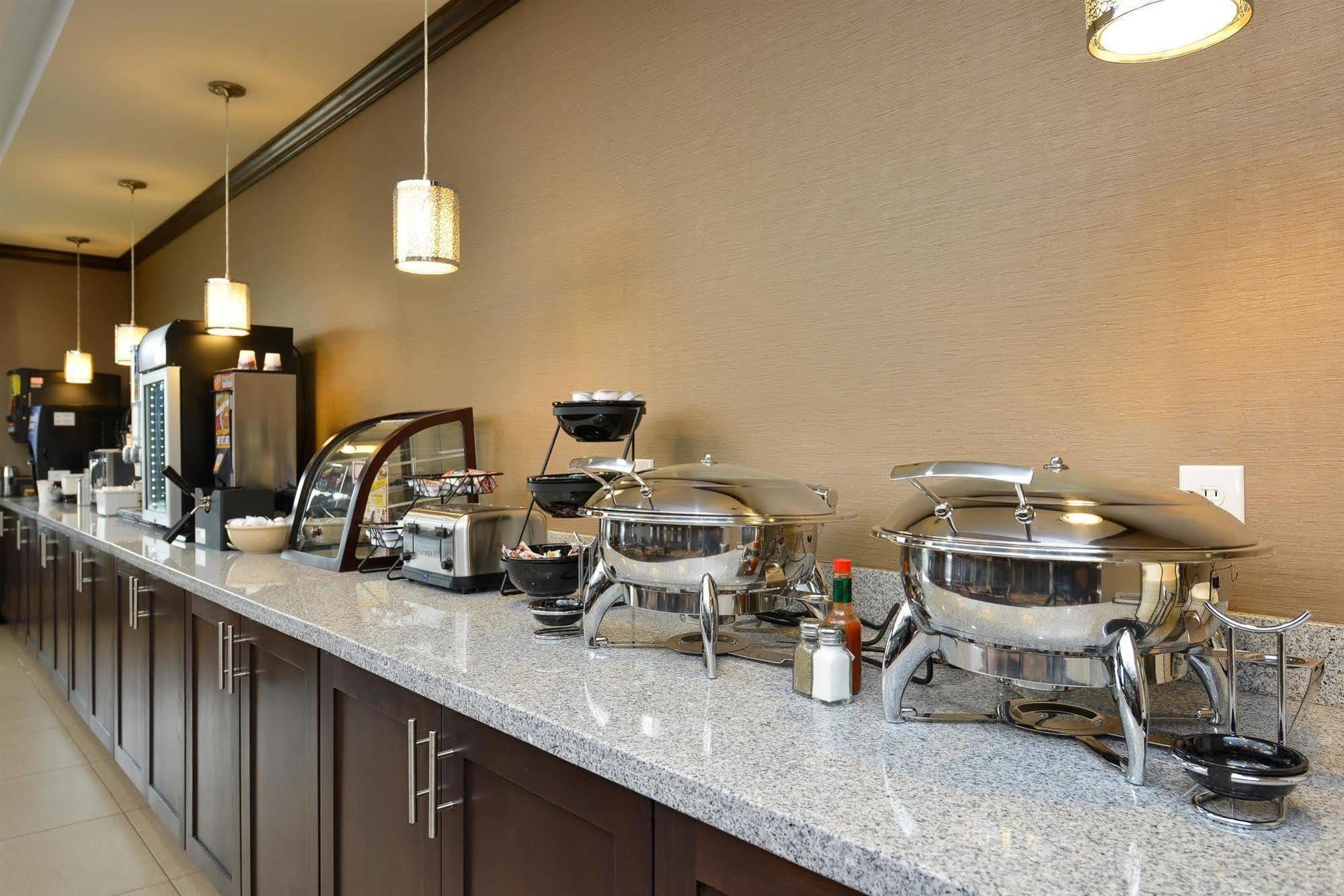 Best Western Plus Longhorn Inn & Suites Luling Esterno foto